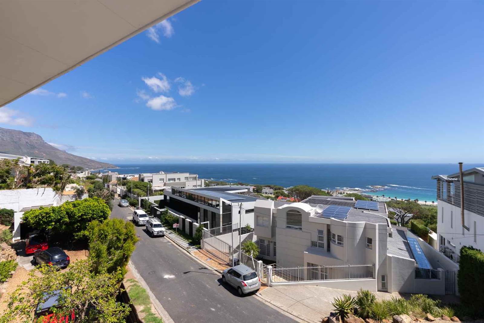 4 Bed House in Camps Bay photo number 27