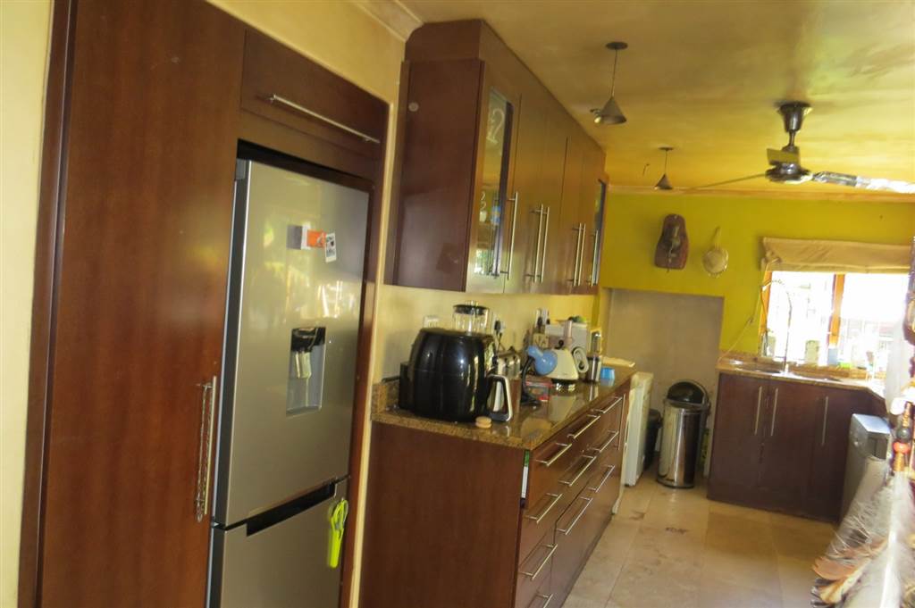 4 Bed House in Penhill photo number 25