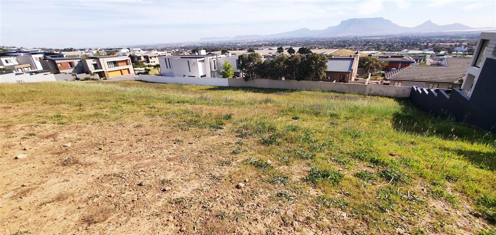 987 m² Land available in Baronetcy Estate photo number 2