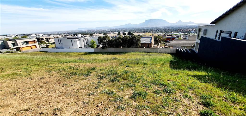 987 m² Land available in Baronetcy Estate photo number 3