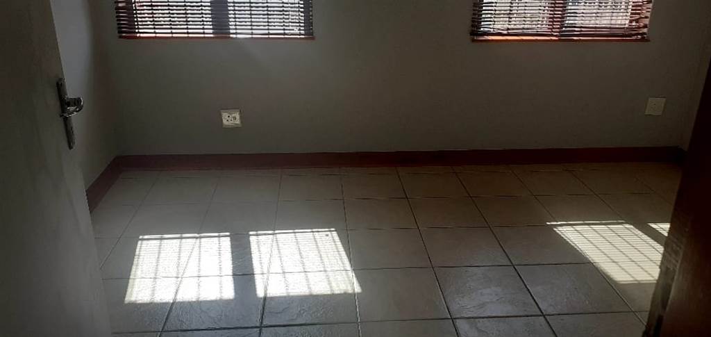 3 Bed Townhouse in Empangeni Central photo number 9