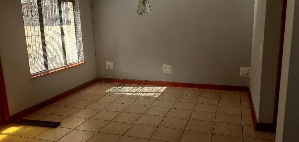 3 Bed Townhouse in Empangeni Central photo number 7