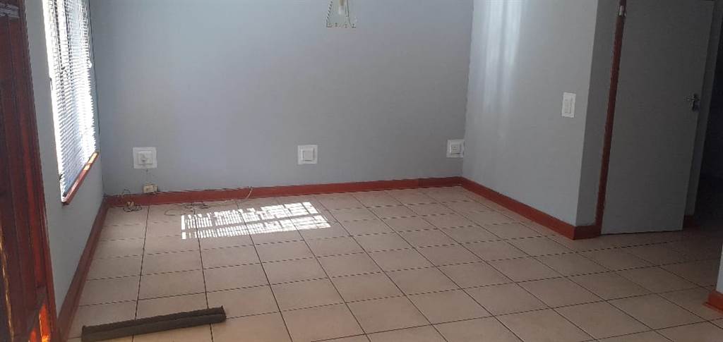 3 Bed Townhouse in Empangeni Central photo number 13