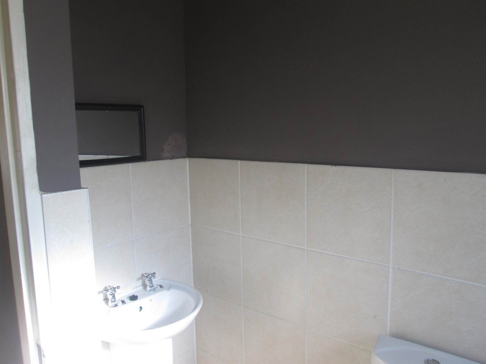 2 Bed Flat in Malmesbury photo number 6