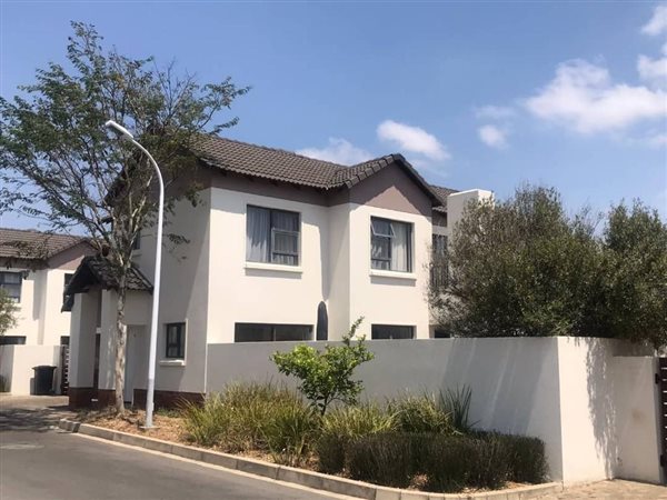 4 Bed Townhouse in Fourways