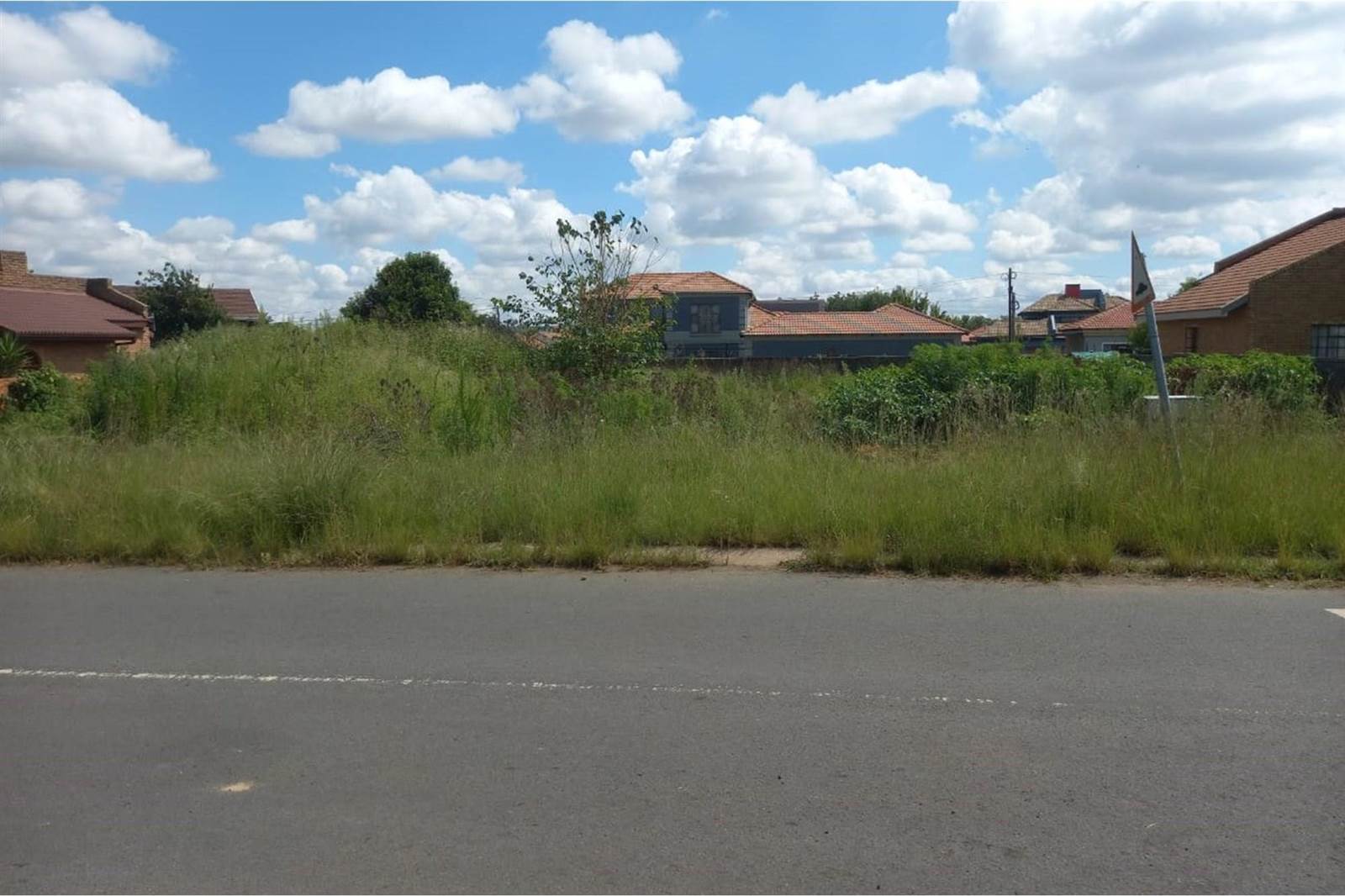 1000 m² Land available in Riamarpark photo number 1