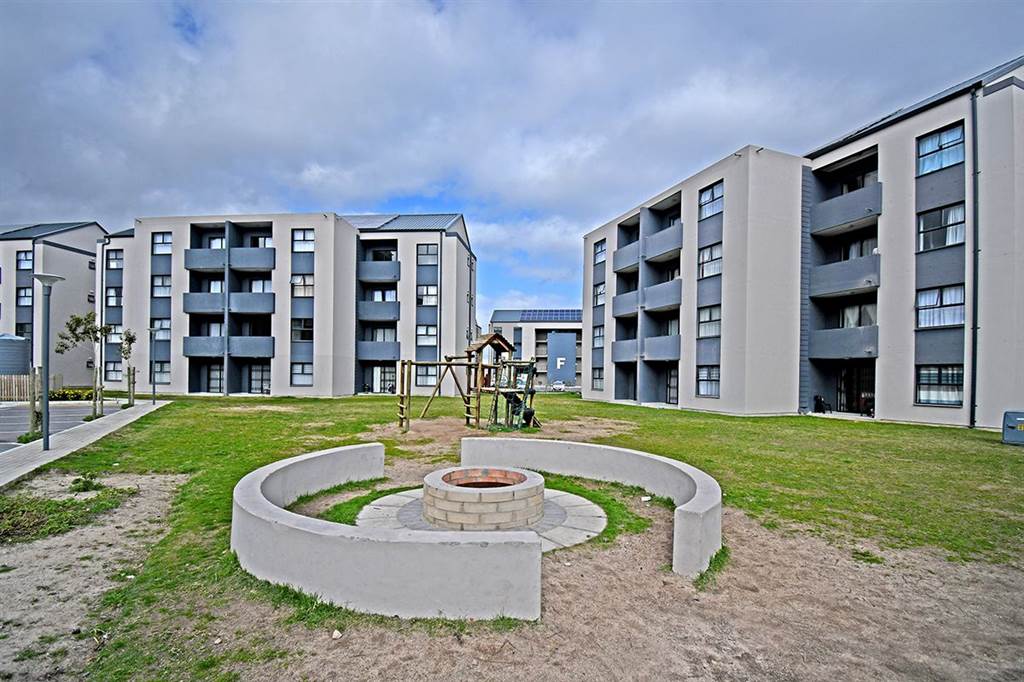 2 Bed Apartment in Parklands North photo number 24
