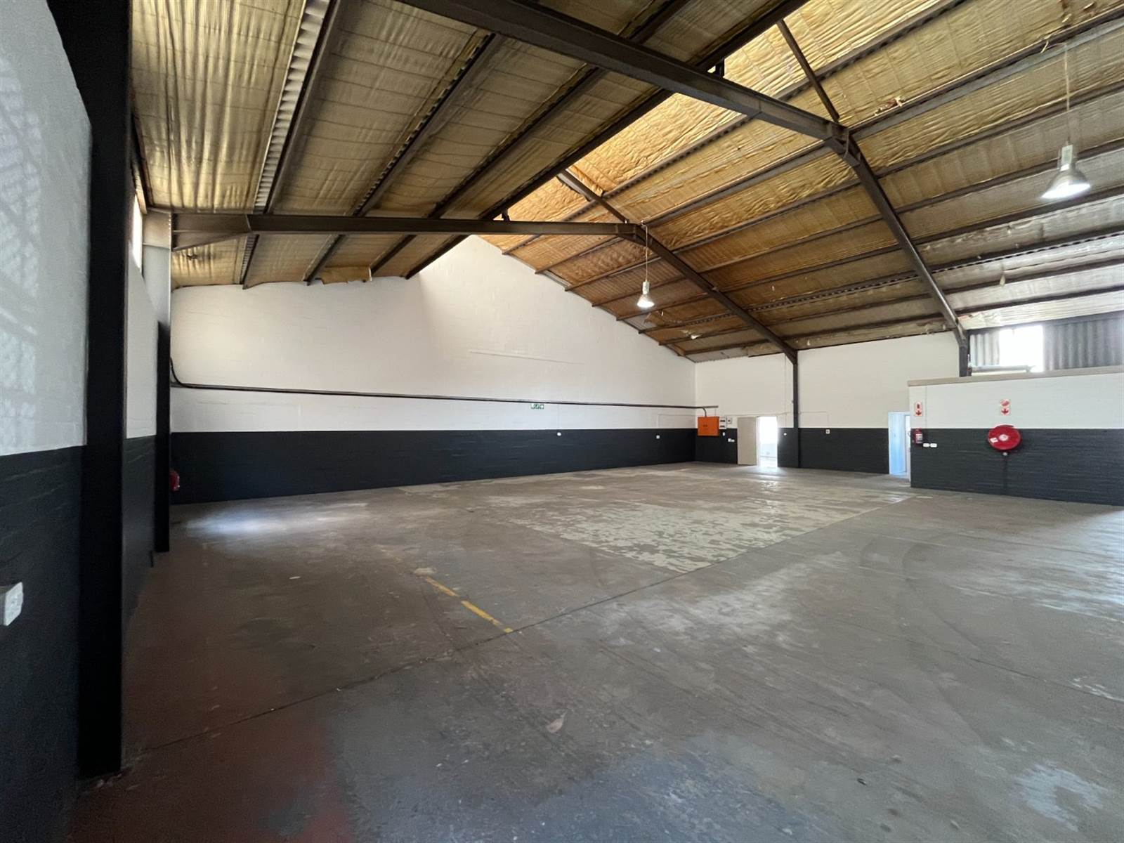 496  m² Commercial space in Triangle Farm photo number 19