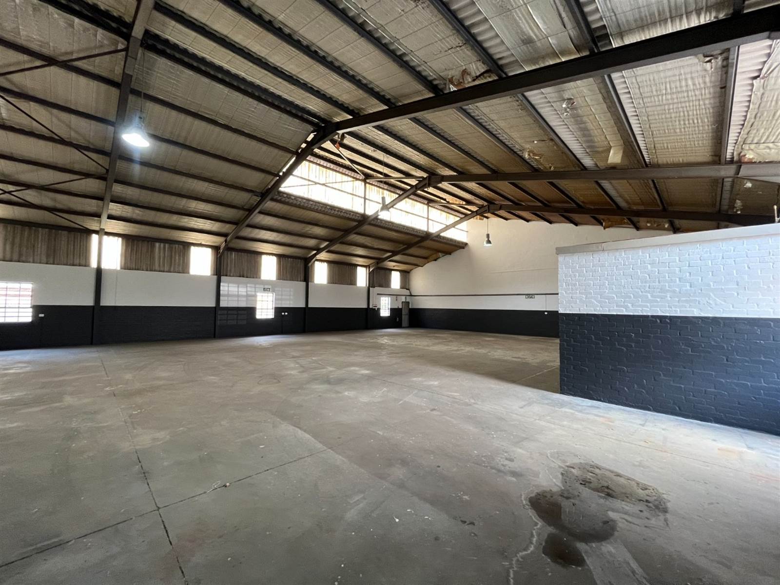 496  m² Commercial space in Triangle Farm photo number 27