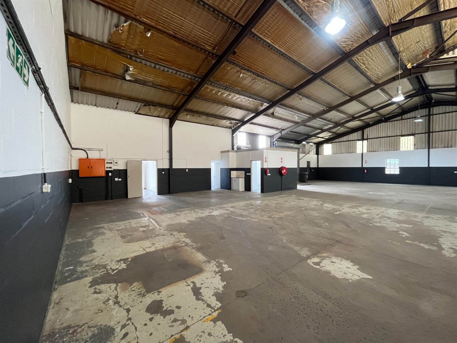 496  m² Commercial space in Triangle Farm photo number 18