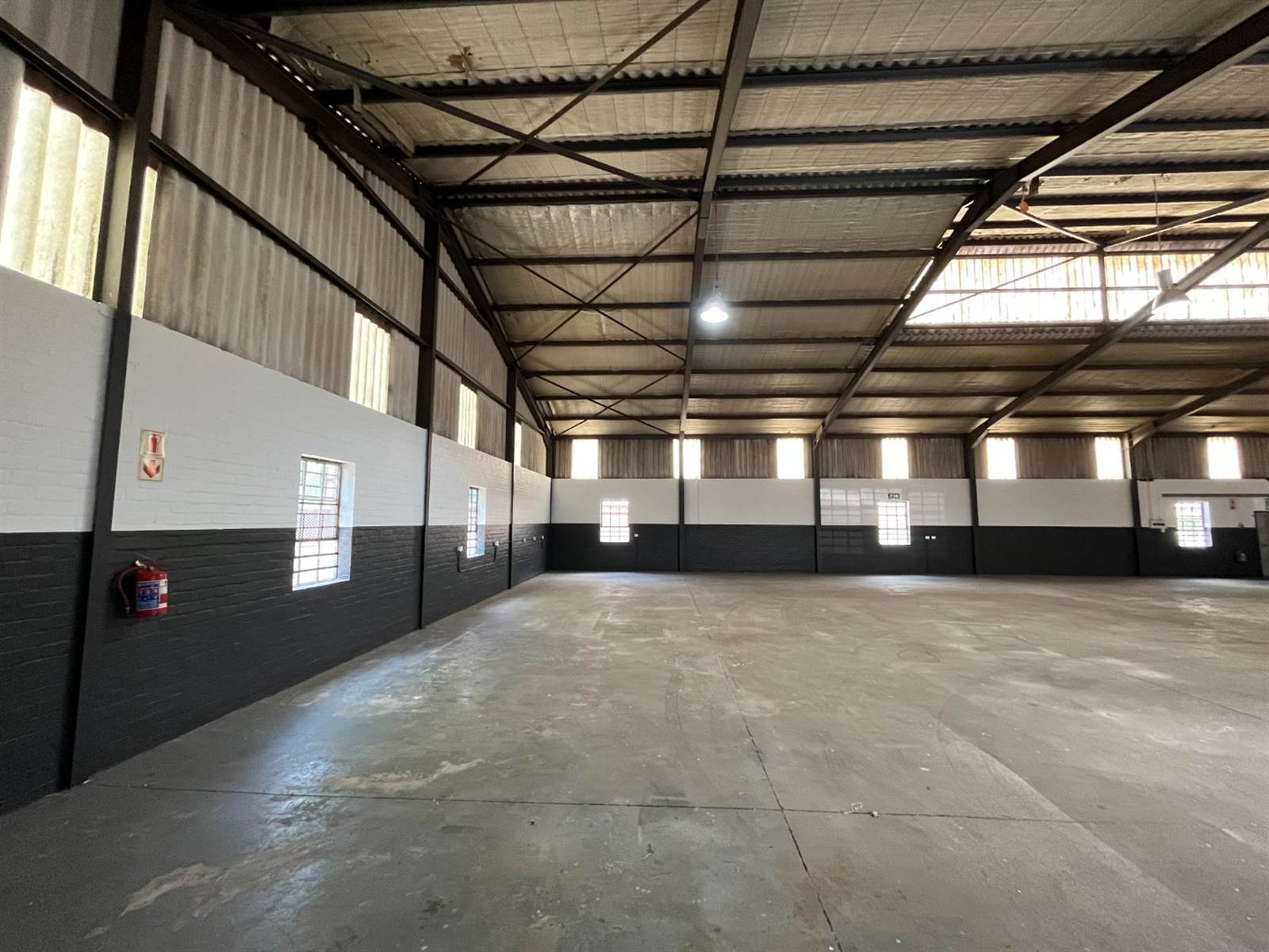 496  m² Commercial space in Triangle Farm photo number 28