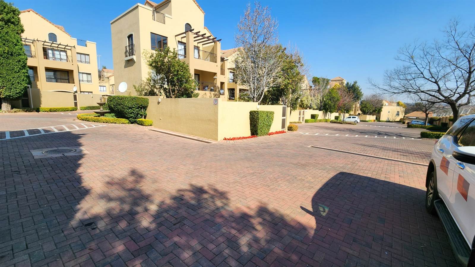 1 Bed Townhouse in Sunninghill photo number 18