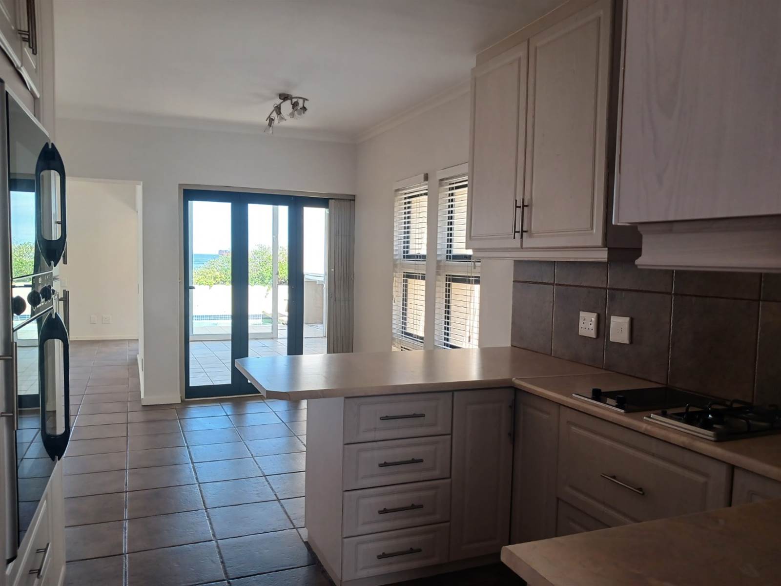 3 Bed House in Bloubergstrand photo number 12