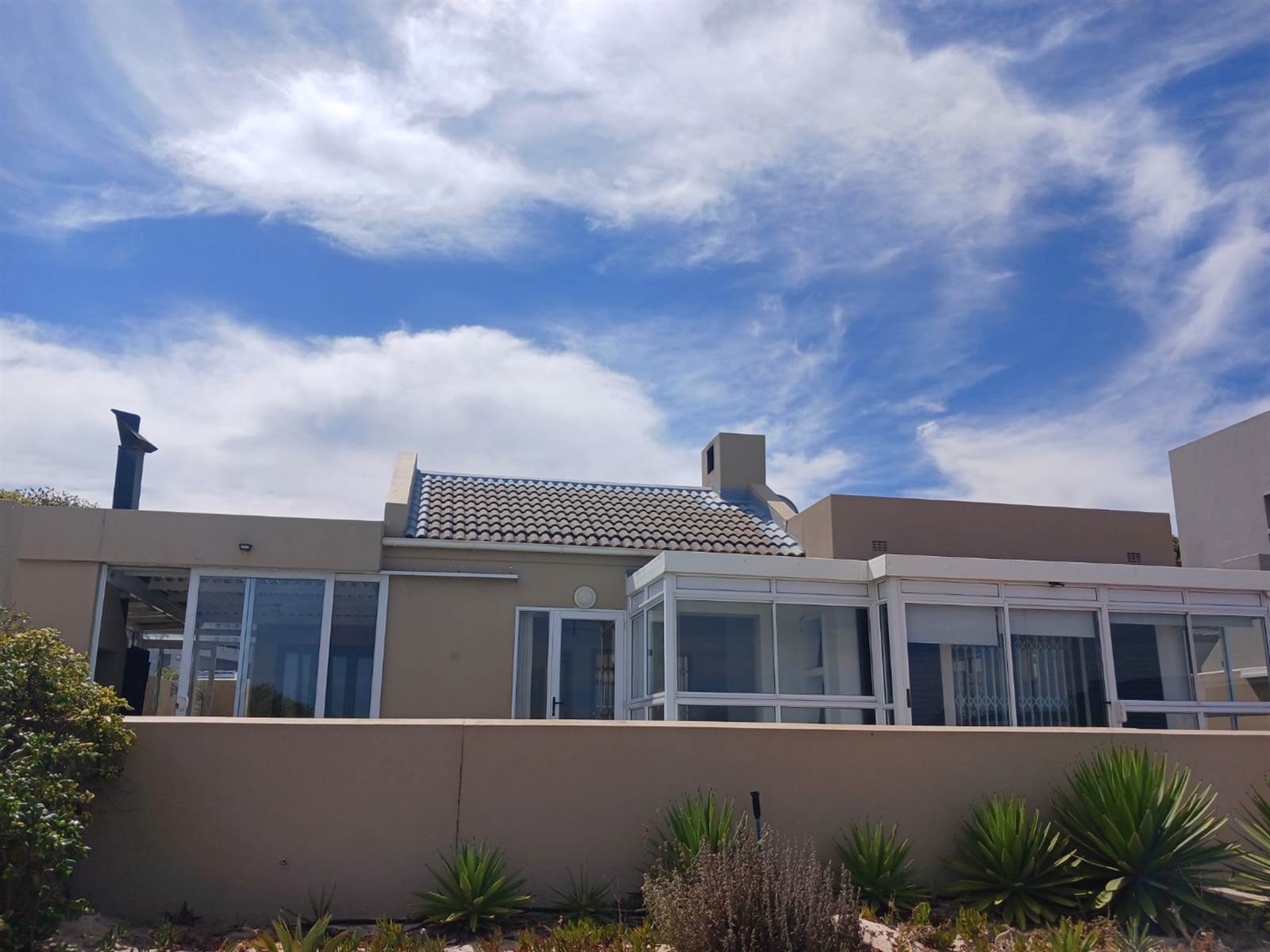 3 Bed House in Bloubergstrand photo number 2