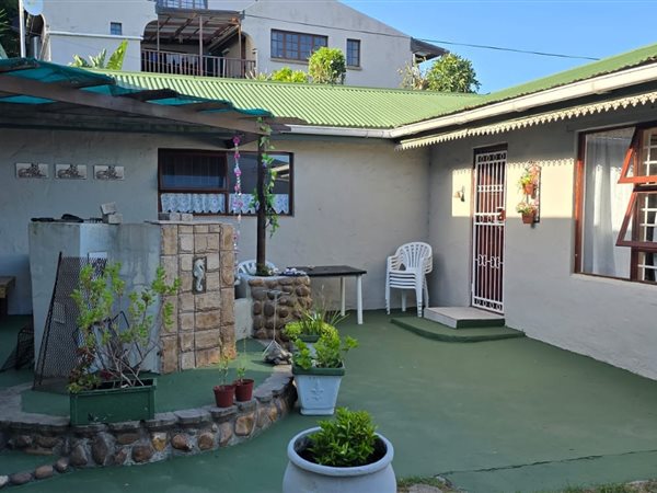 4 Bedroom House 4 Bedroom House