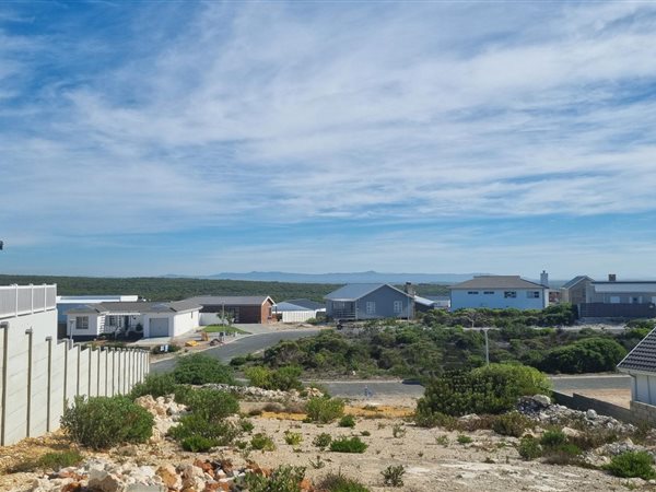 700 m² Land available in Struisbaai