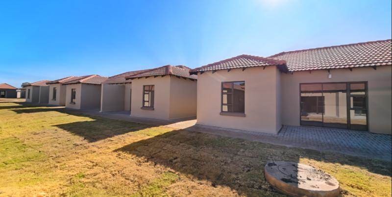 3 Bed Townhouse in Meyerton photo number 2