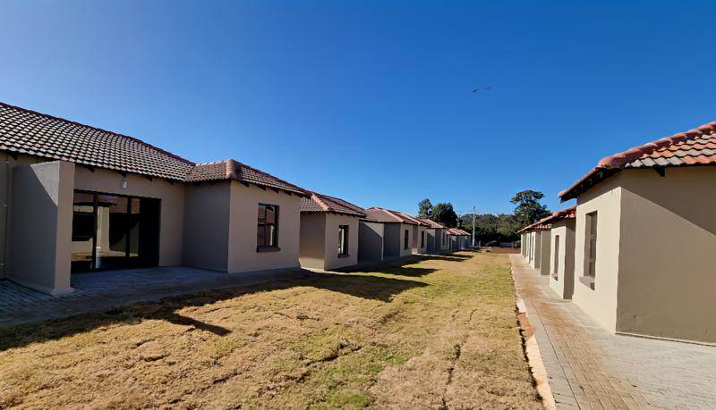3 Bed Townhouse in Meyerton photo number 3