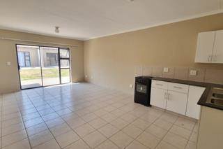 3 Bed Townhouse in Meyerton photo number 11