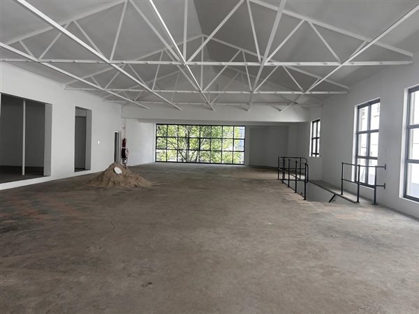 389  m² Commercial space