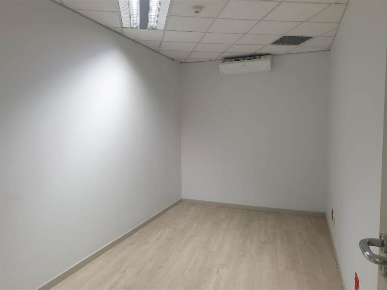 316  m² Commercial space in Parktown photo number 4