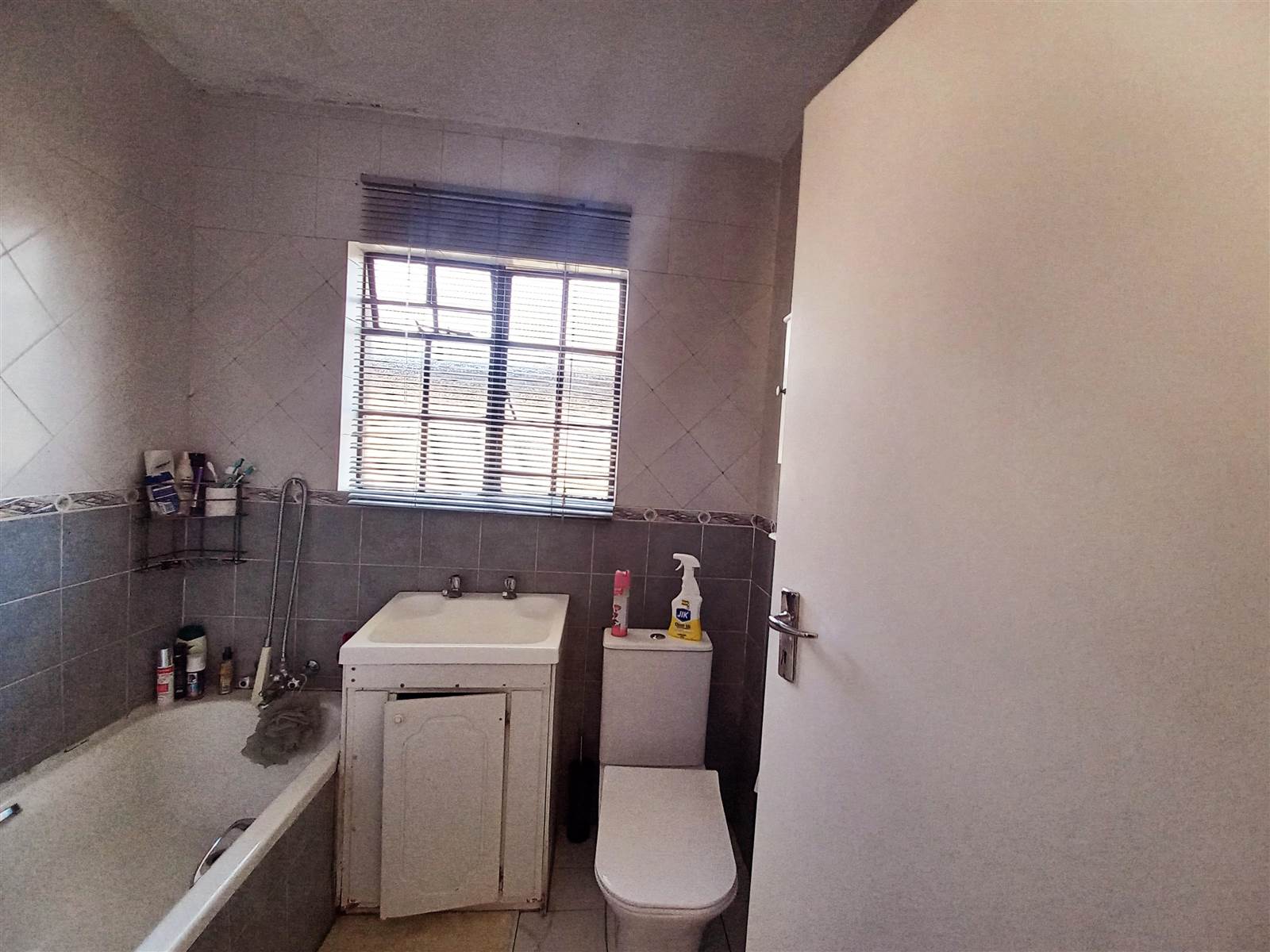 2 Bed Townhouse in Roodepoort West photo number 9