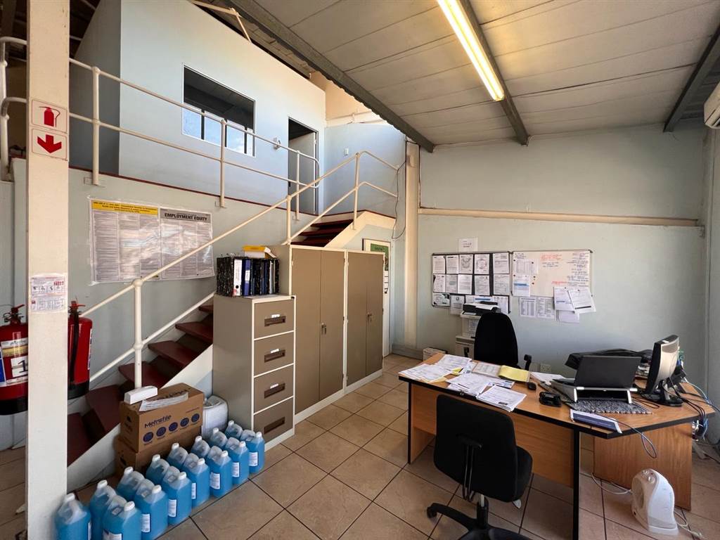 155  m² Industrial space in Mkondeni photo number 2