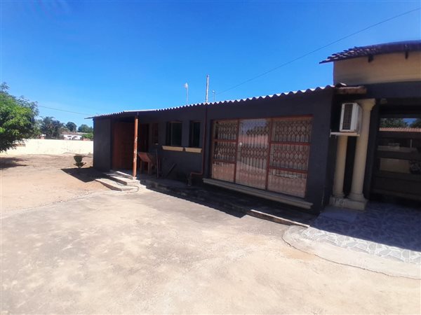 4 Bedroom House 4 Bedroom House