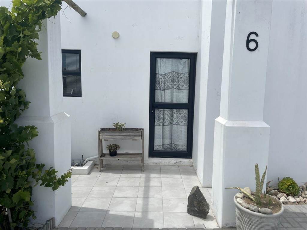 2 Bed House in St Helena Bay photo number 2