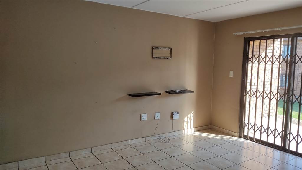 2 Bed Apartment in Witkoppie Ridge photo number 8