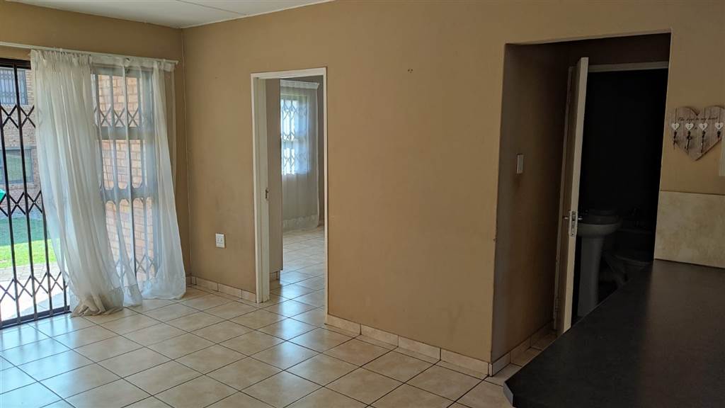 2 Bed Apartment in Witkoppie Ridge photo number 15