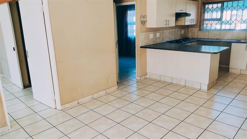 2 Bed Apartment in Witkoppie Ridge photo number 10