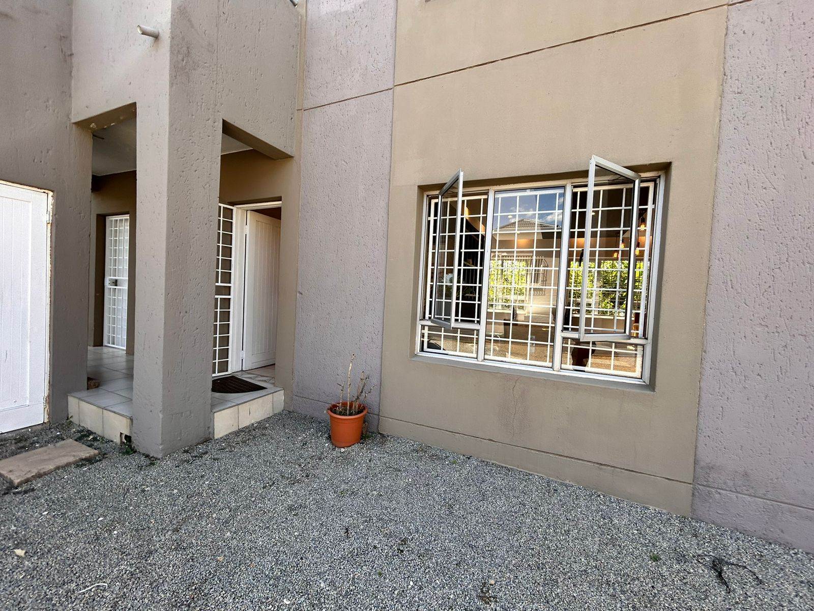35  m² Commercial space in Northcliff photo number 4