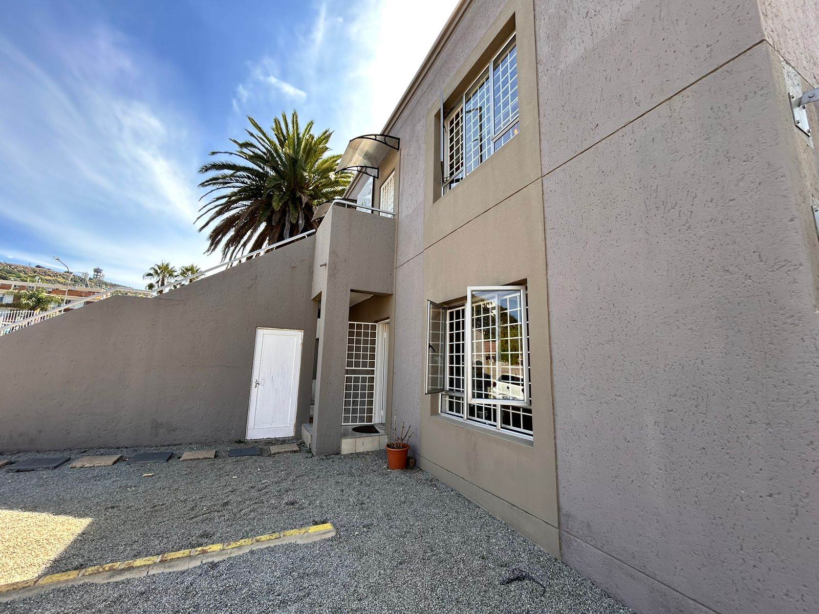 35  m² Commercial space in Northcliff photo number 2