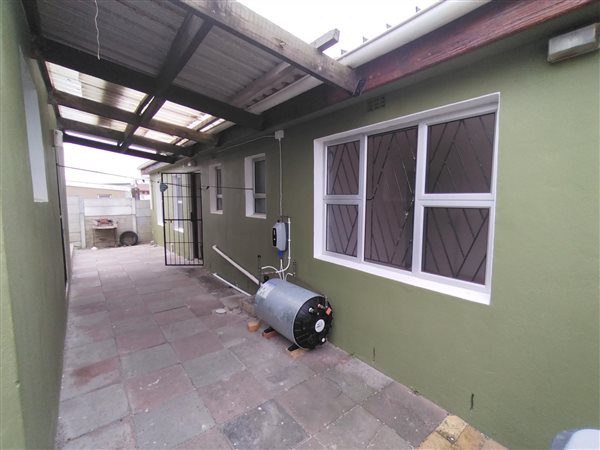 2 Bed House in Strandfontein