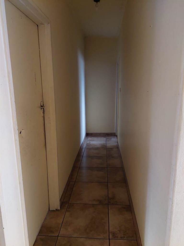2 Bed Apartment in Pietermaritzburg Central photo number 3