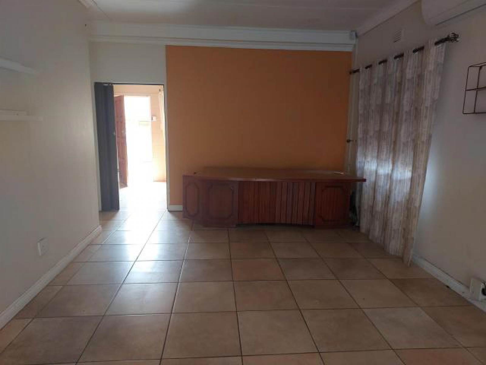 3 Bed House in Klerksdorp photo number 9