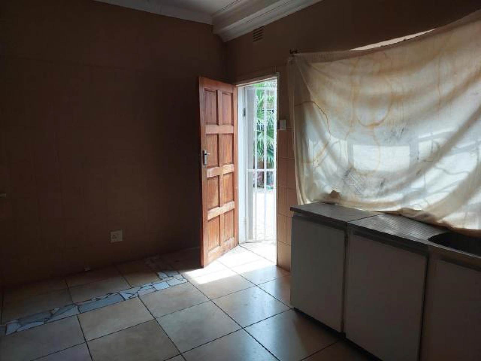 3 Bed House in Klerksdorp photo number 13
