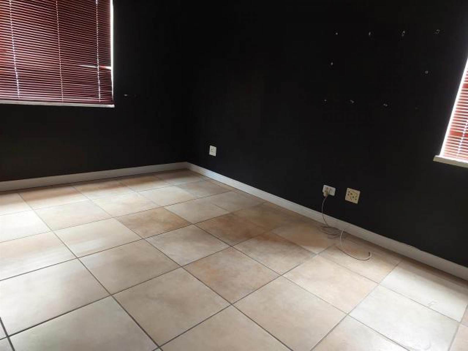 3 Bed House in Klerksdorp photo number 15