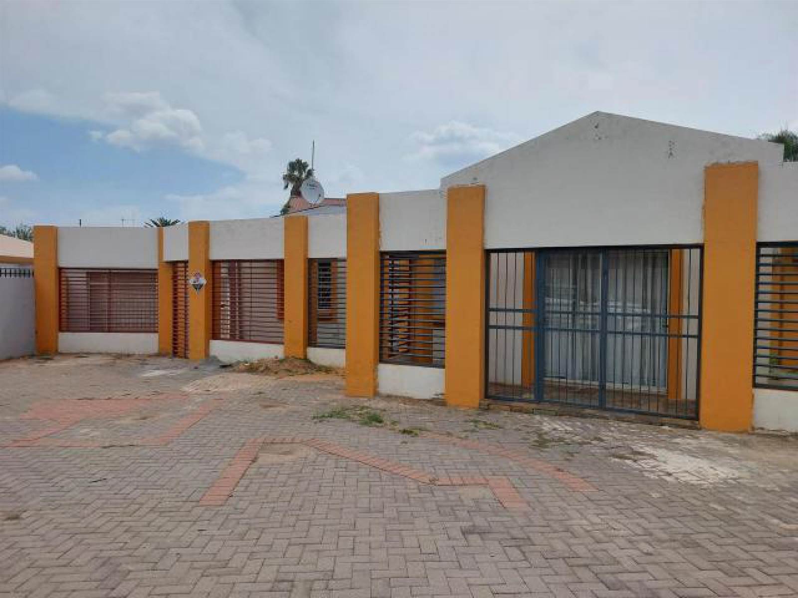 3 Bed House in Klerksdorp photo number 7