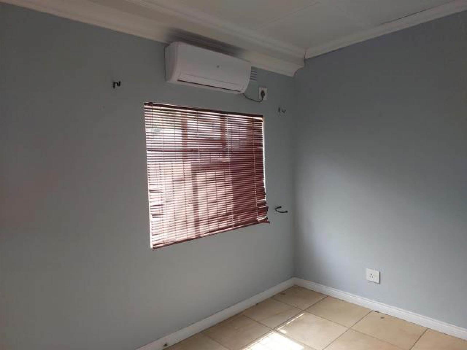 3 Bed House in Klerksdorp photo number 17