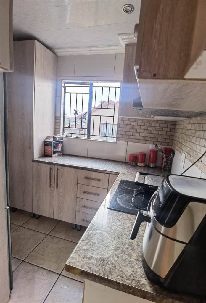 2 Bed House in Klipfontein View photo number 9