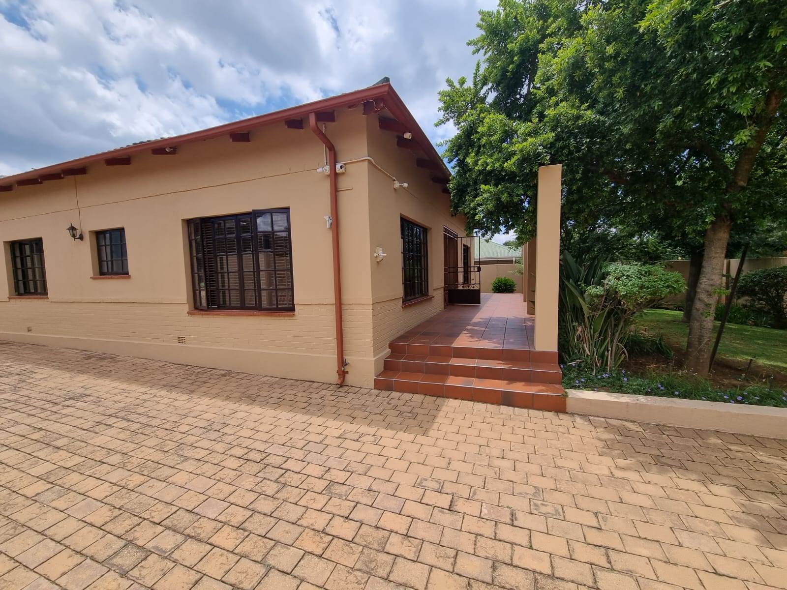 4 Bed House in Krugersdorp North photo number 17