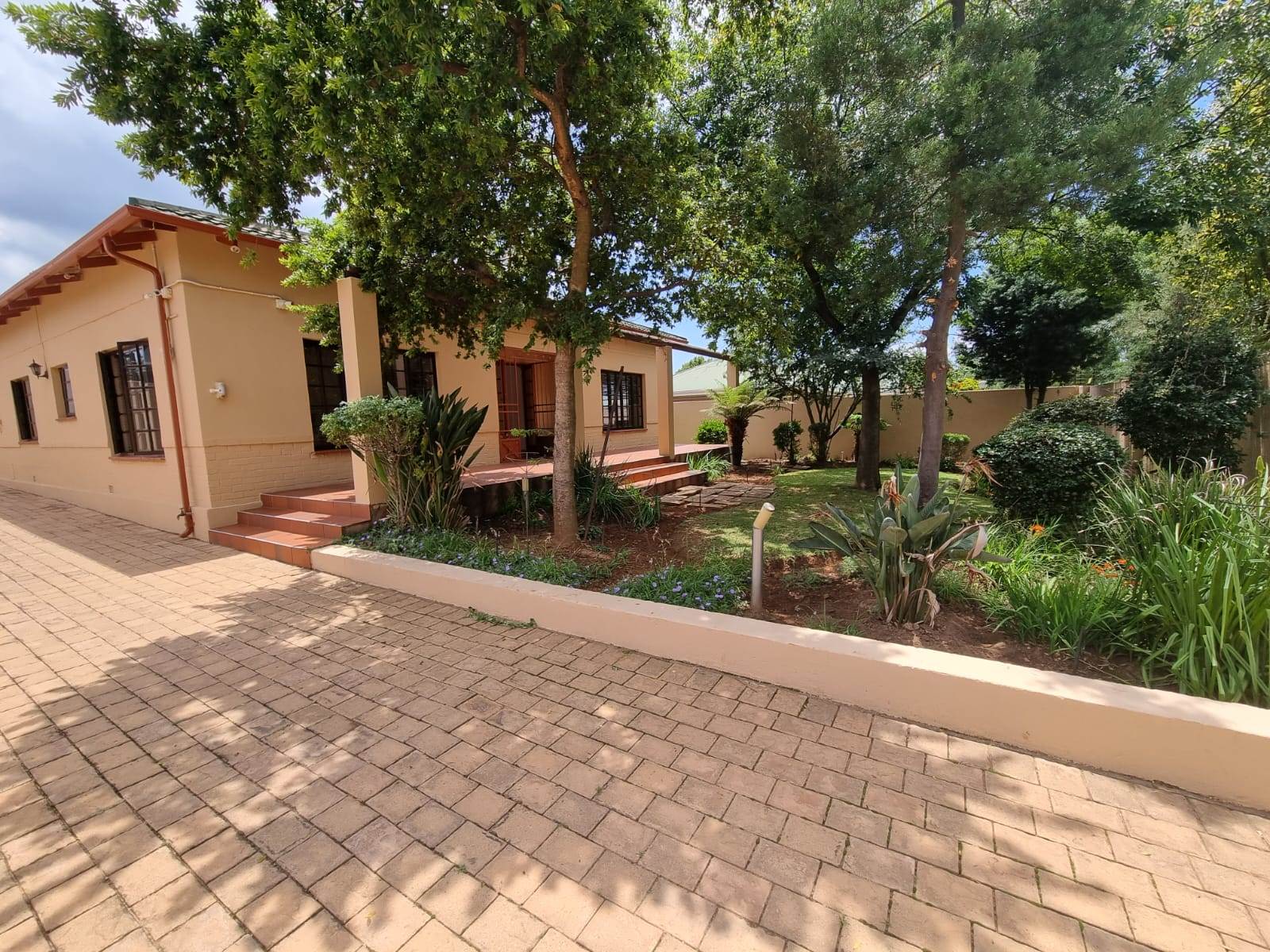 4 Bed House in Krugersdorp North photo number 20