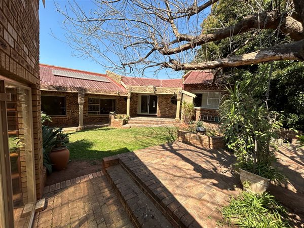4 Bedroom House 4 Bedroom House