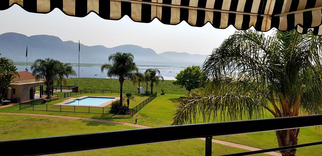 4 Bed Apartment in Hartbeespoort Dam photo number 3