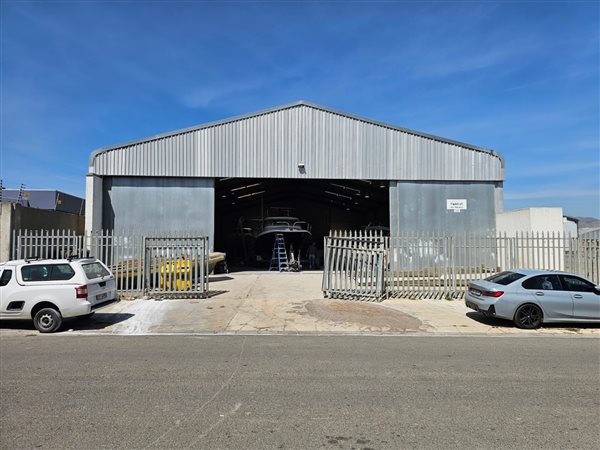 781  m² Industrial space in Broadlands