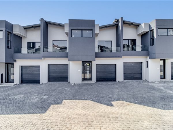 3 Bedroom Townhouse 3 Bedroom Townhouse