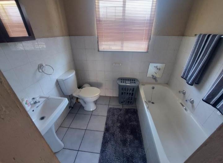 3 Bed Townhouse in Glen Marais photo number 8
