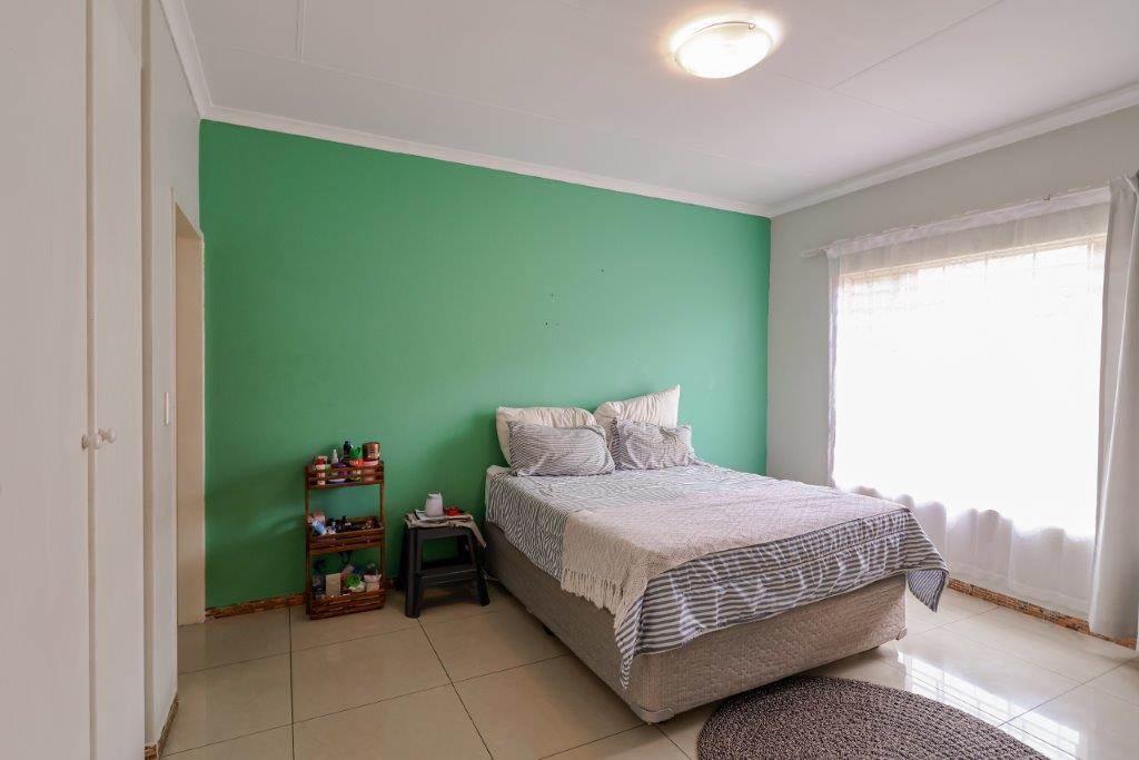 3 Bed Townhouse in Olivedale photo number 9